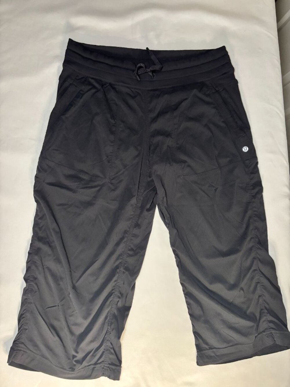 Lululemon Black Cropped Athletic Pants (Size 6)